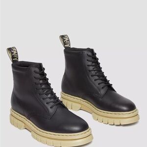 Dr. Martens RIKARD CONTRAST SOLE PLATFORM W 9/ M 10. W 10/ M 11